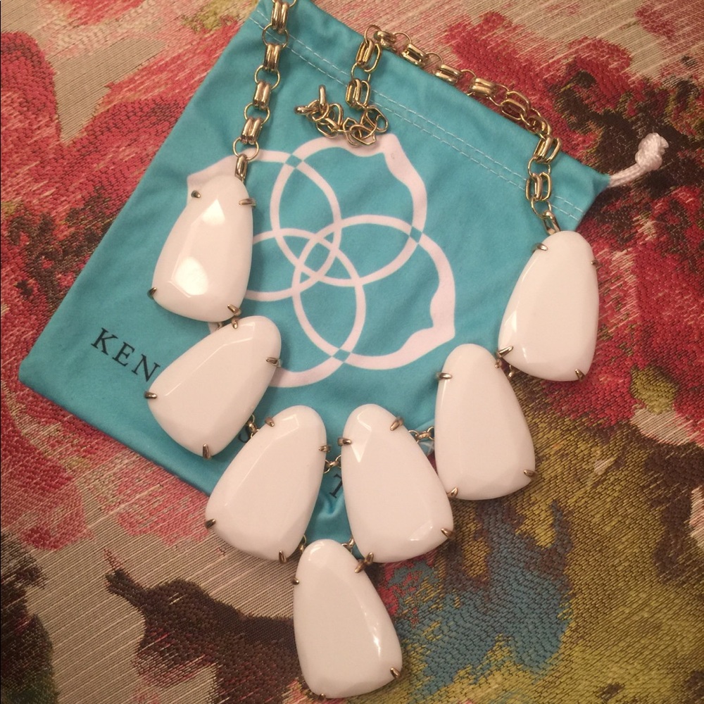 Kendra Scott necklace